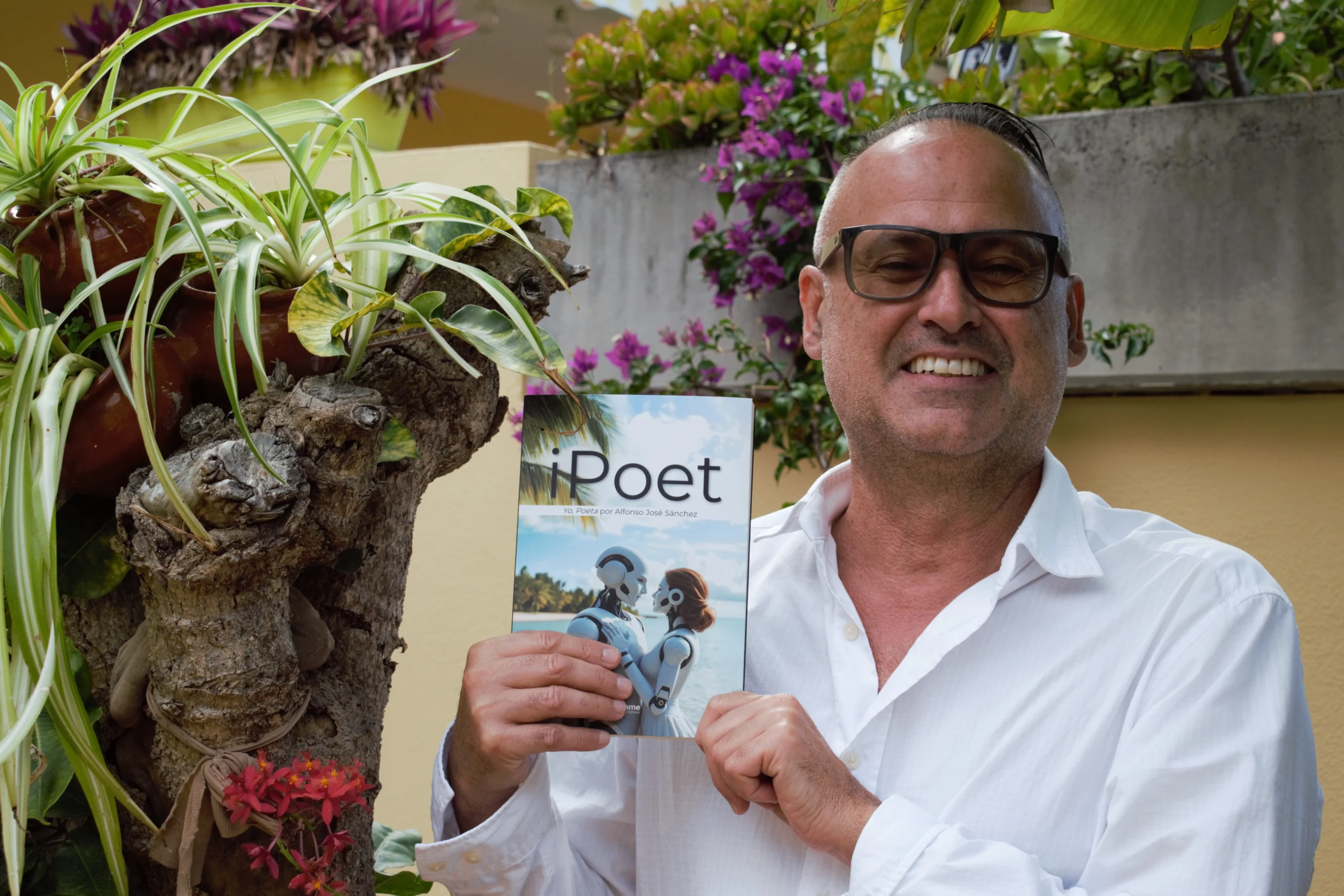 Alfonso José Sánchez Muñoz irrumpe en la poesía contemporánea con una obra valiente y singular